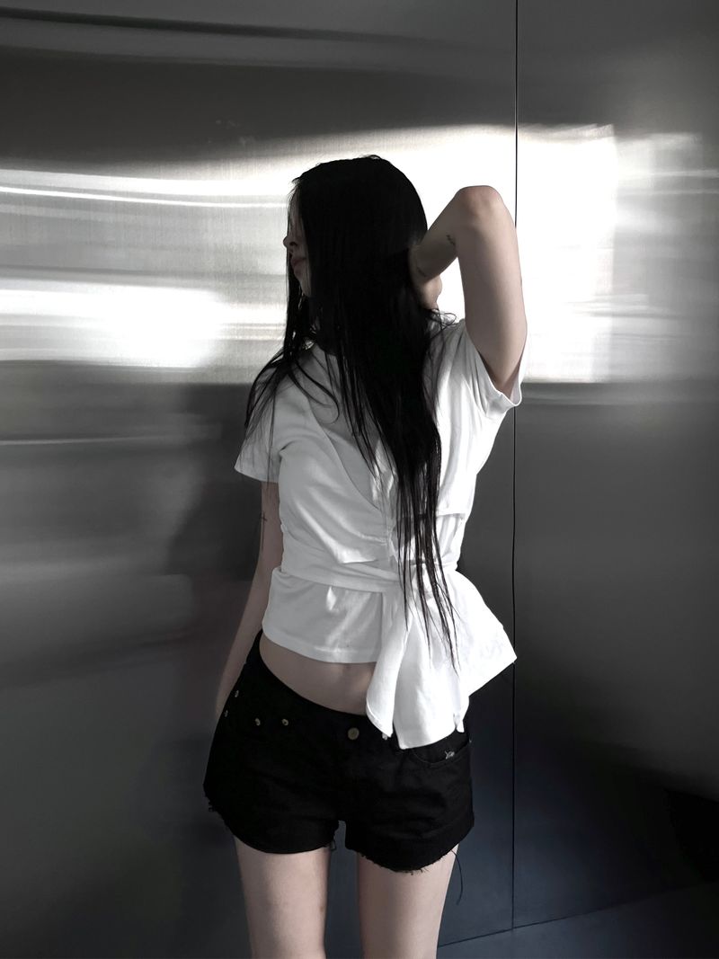URBAN UNIQUE(アーバンユニーク)の「layered twist wrap strap T (2color)(Tops)」