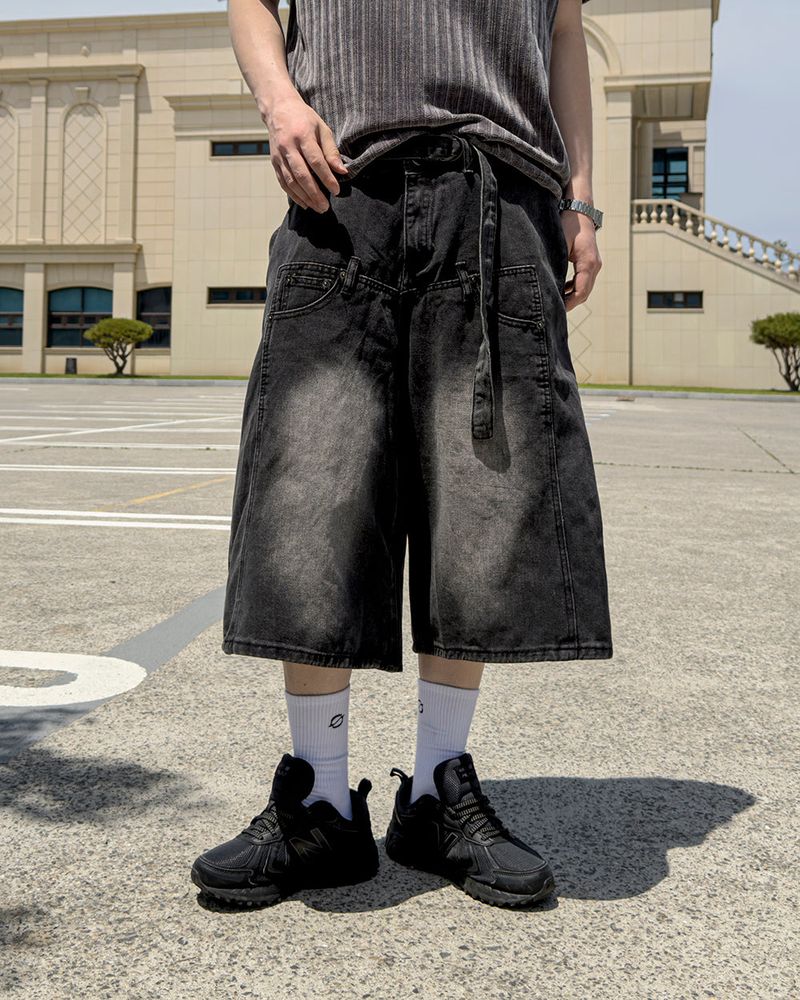 JIIGEUM（ジグム）の「ベルティックアシンメトリックポケットバミューダデニム（パンツ）」