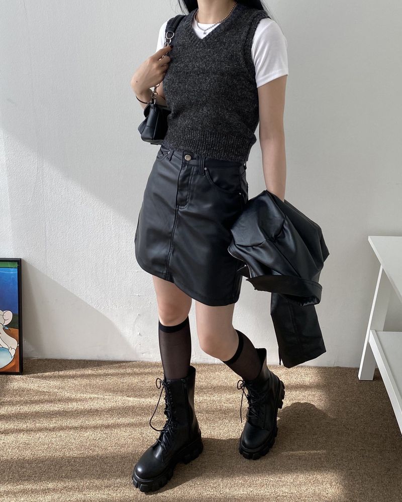 WONDER WONDER（ワンダーワンダー）の「[MADE] Tami V-Neck Crop Knit Vest（Tops）」
