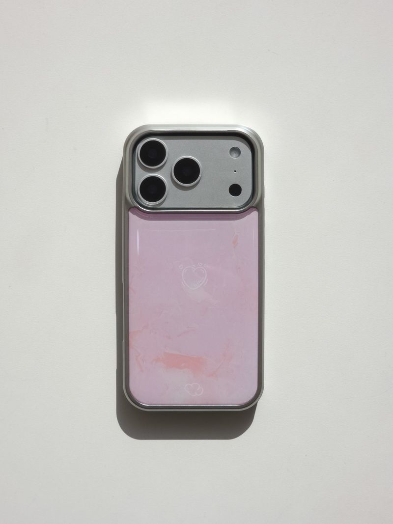 FLUFFY FLUFFY（フラフィー フラフィー）の「[MADE] ラブホリックエポキシシルバーバンバーケース [iPhone/Galaxy]（スマホグッズ/小物）」