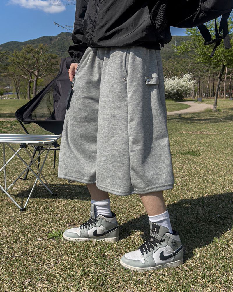 JIIGEUM（ジグム）の「イージーサイドスナップバミューダスウェットパンツ（パンツ）」
