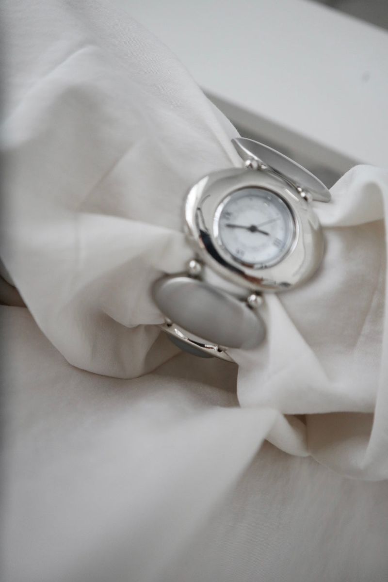 Orb(オーアルビー)の「Oval bracelet watch (Accessories)」
