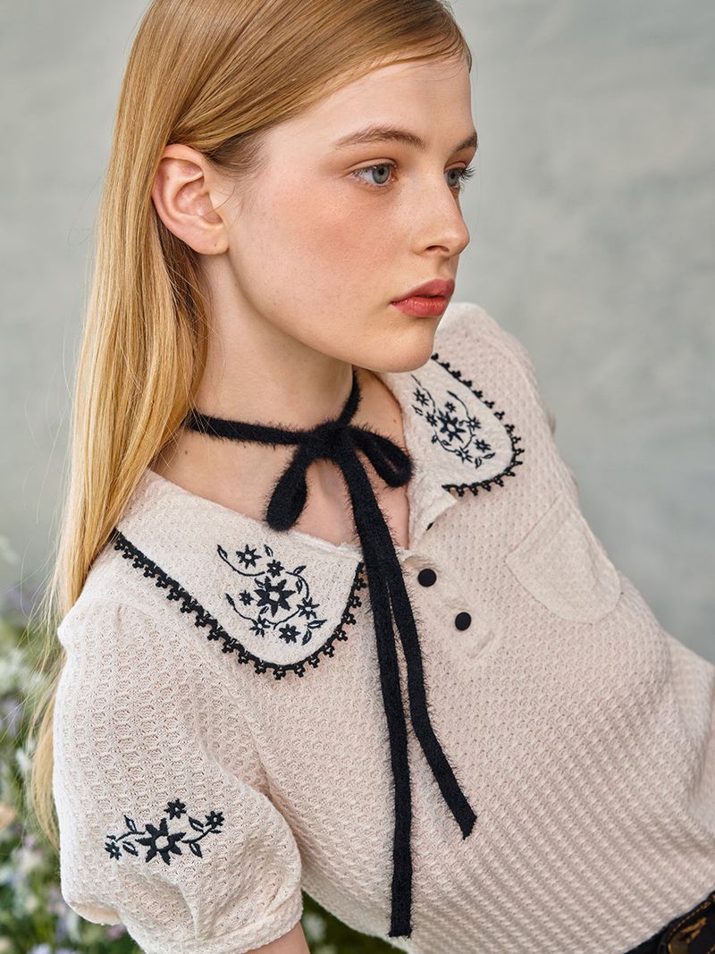 Black Flower Round Collar Knit
