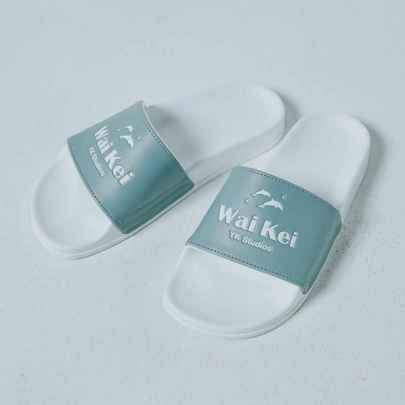 Logo slipper