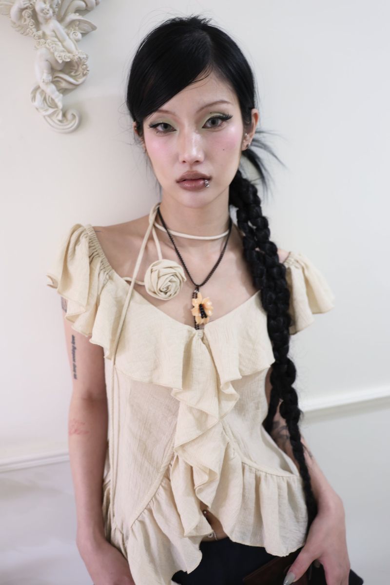 Rose corsage frill top (Black/Beige)