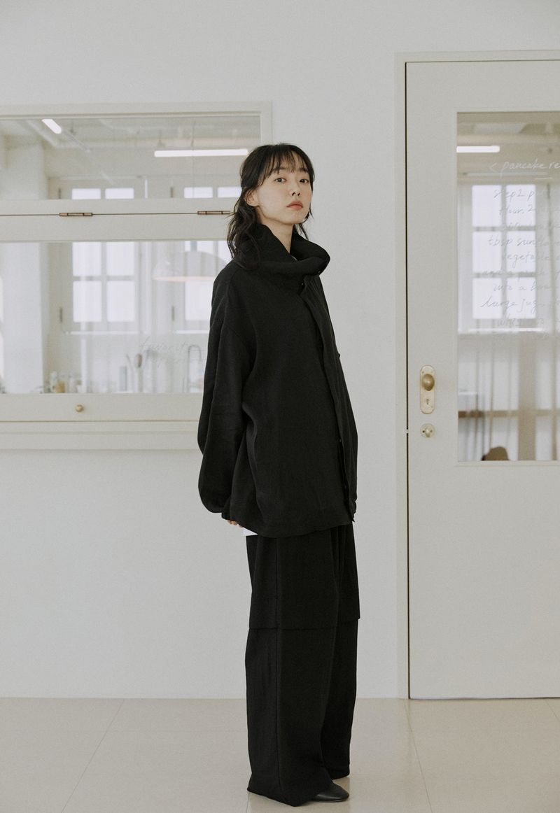 unisex hidden jumper black