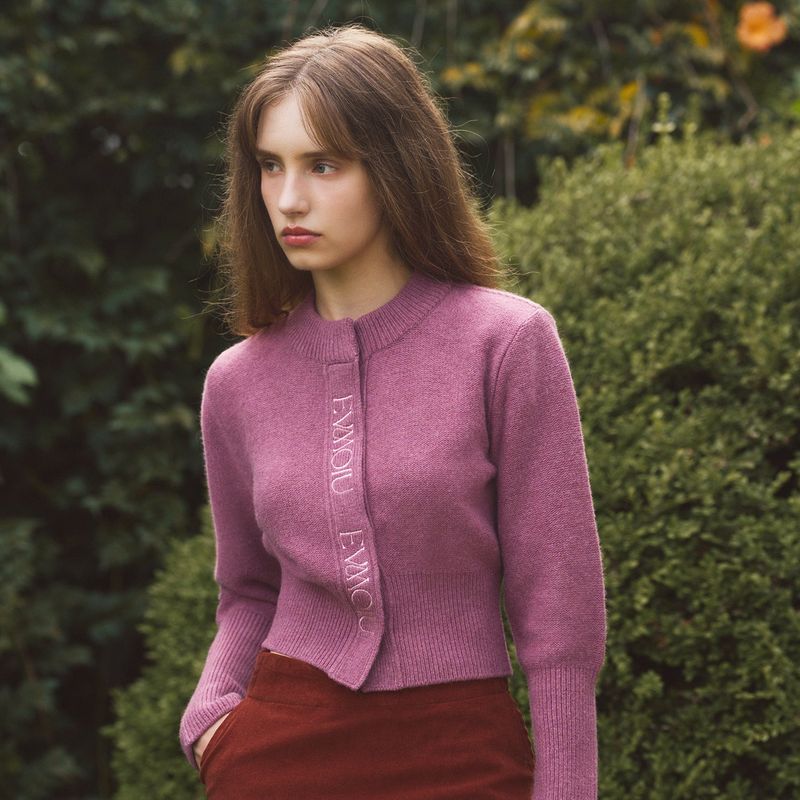EVMOIU（エブモウ）の「ALPACA SLIM CARDIGAN - FLOWER PURPLE（Tops）」