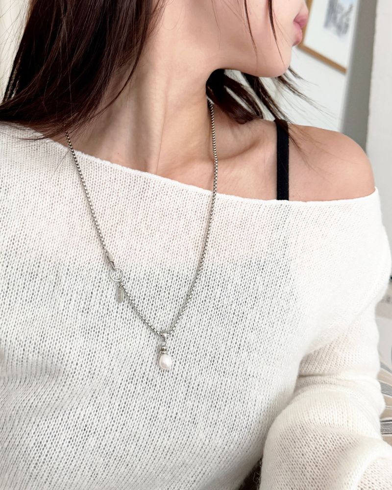 Tether Pearl Necklace