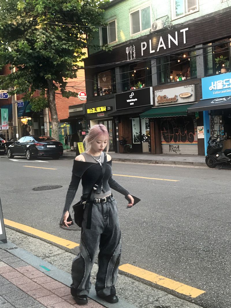 Unique cutting line grunge wide denim pants