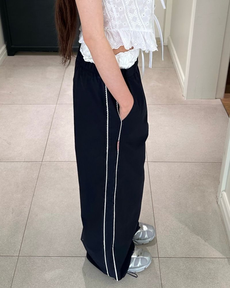 Newalrin emblem nylon wide Pants