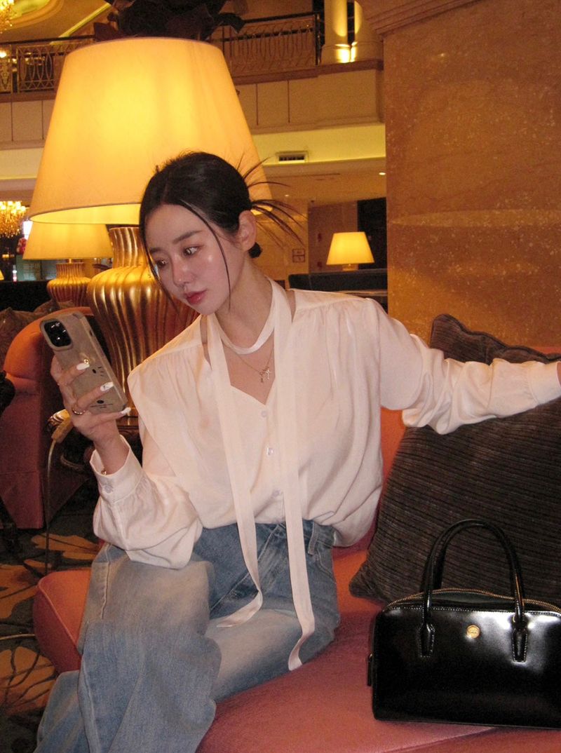 [Bellide made] Denzel silk V-neck blouse with tie