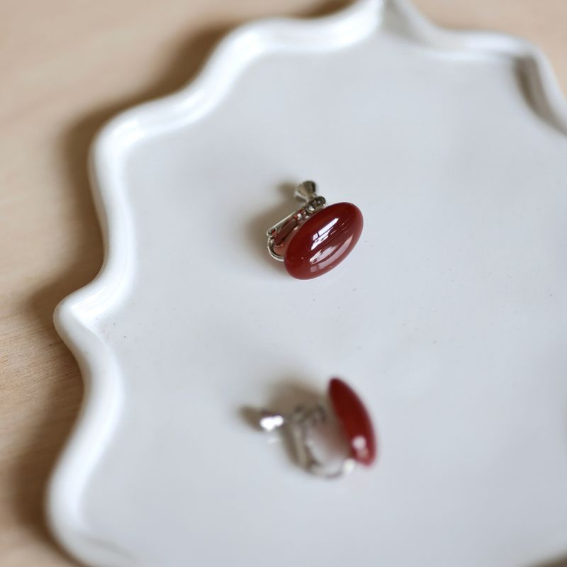 heim（ハイム）の「Camellia Agate Oval Pierce handmade（Accessories）」