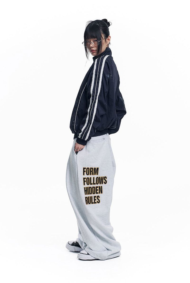 Star Lettering Patch Sweat Pants - White