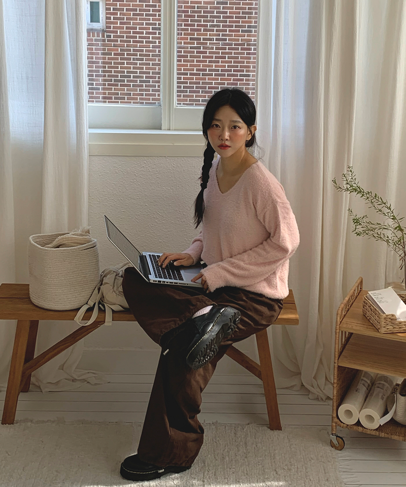 Soft Angora V-neck knitwear