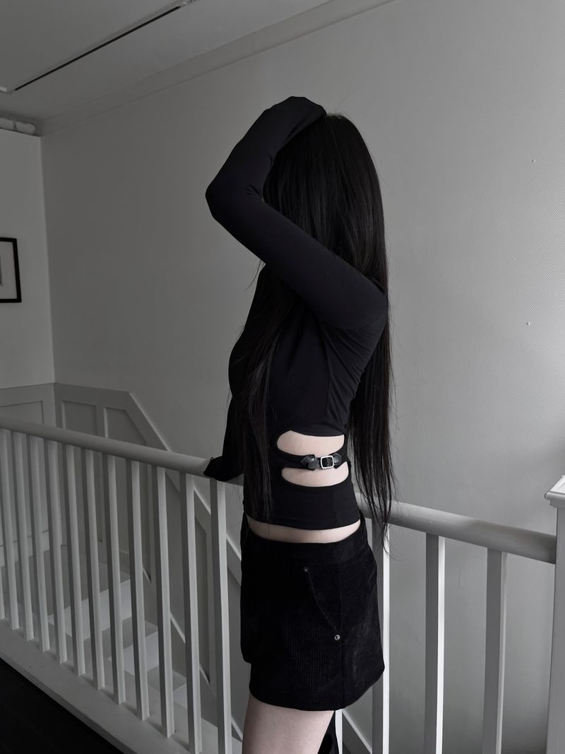 slim buckle hole slit T (2color)
