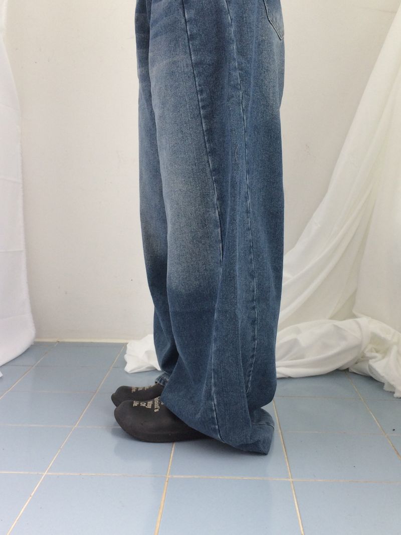 Curved incision balloon pants
