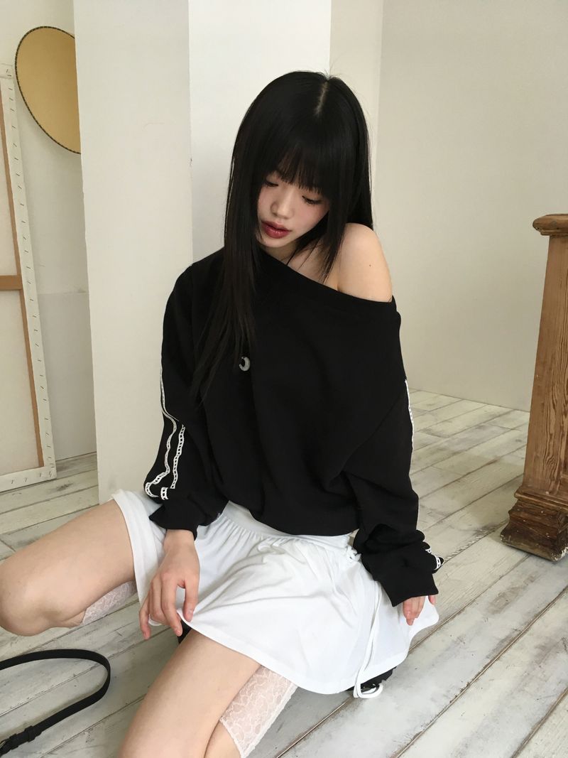 Romer lace point off-shoulder sweatshirt