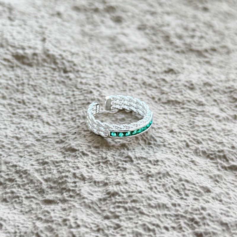 Emerald Glimmer Ring