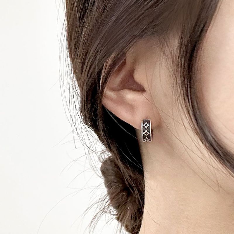 Antique Black Cross Chain One-Touch Earrings