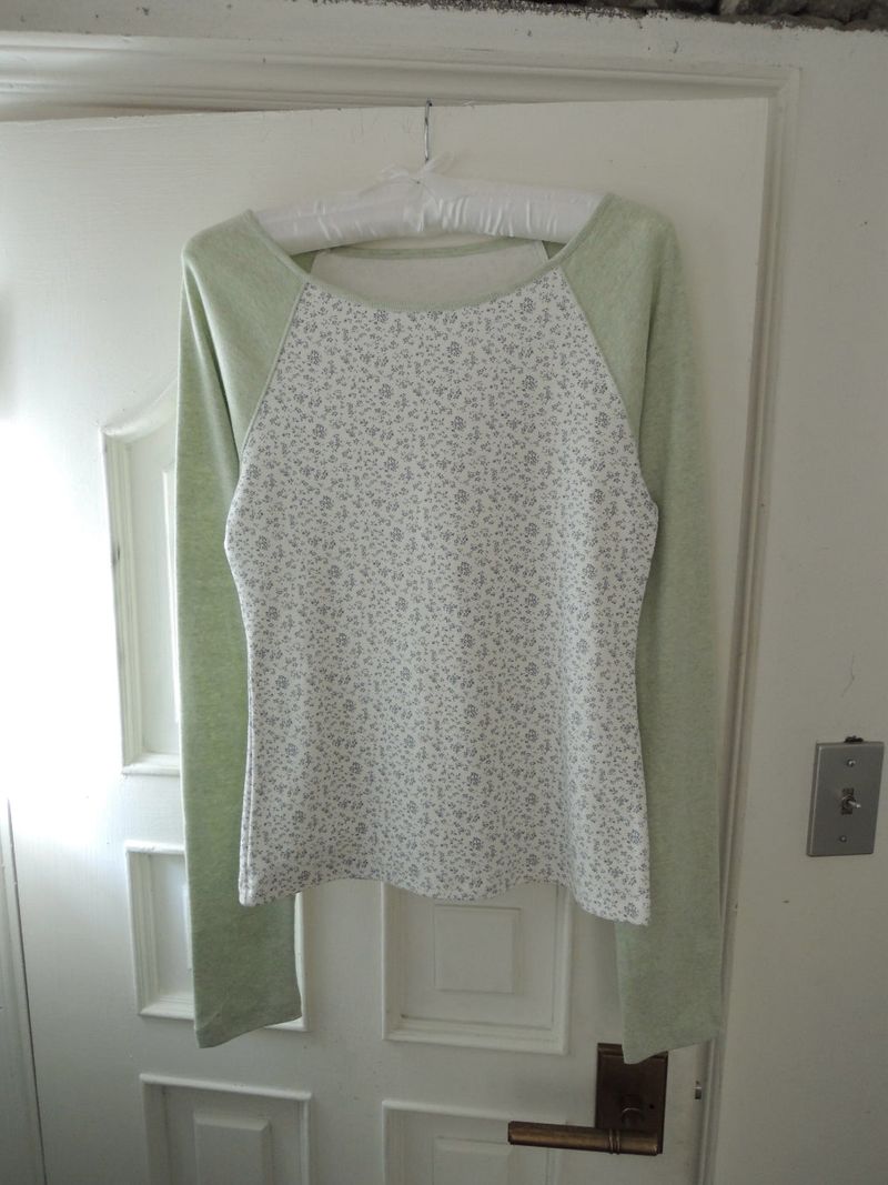 [prts made] フラワーベースボールTシャツ (グリーンティー)