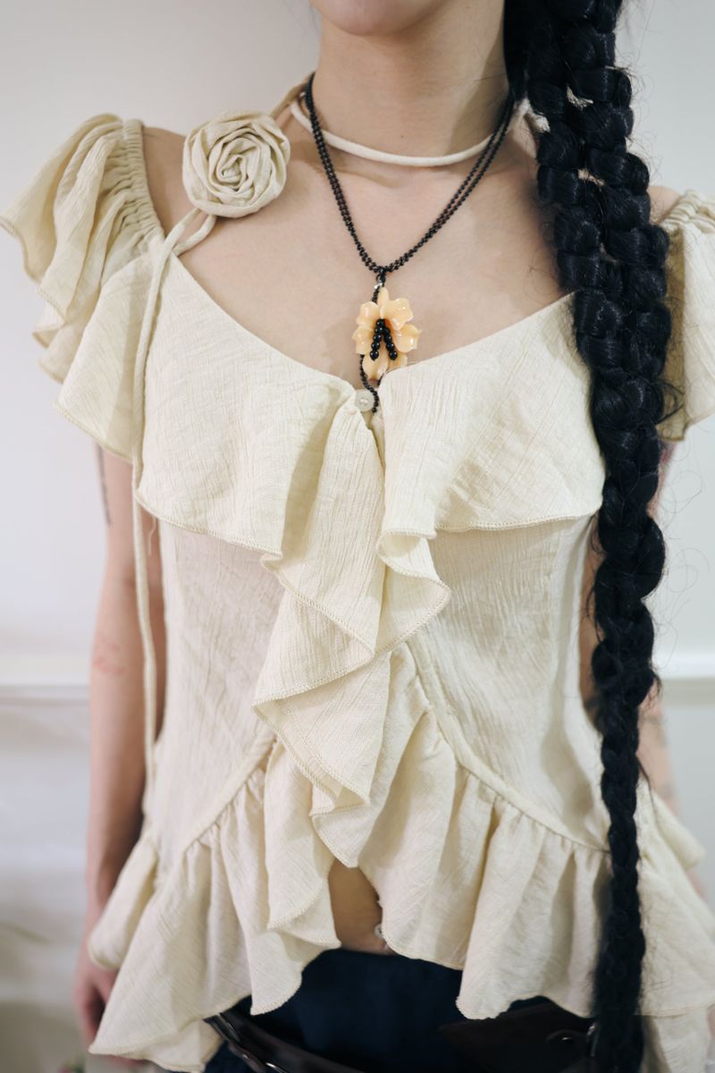 Rose corsage frill top (Black/Beige)