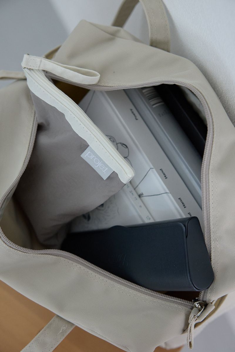 compact duffle bag (light beige)