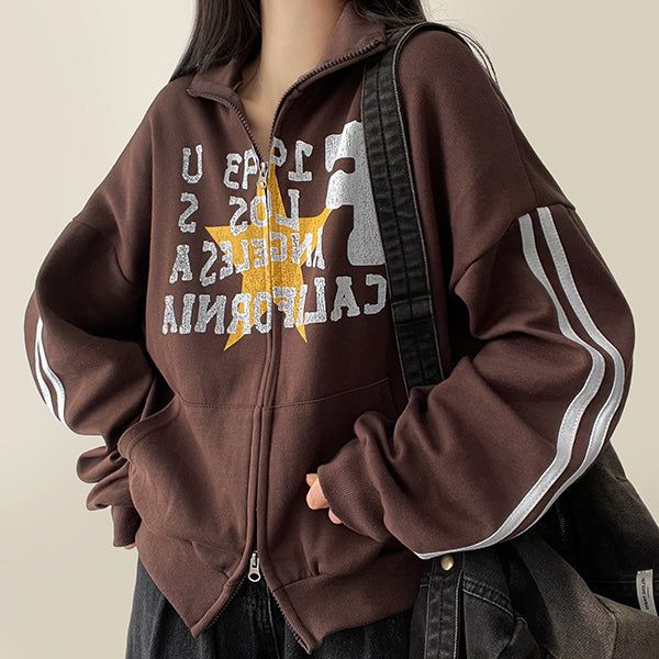 hijjoo（ハイチュー）の「ウィーニースタープリントハイネックトラックラインジップアップ（ジャケット/アウター）」