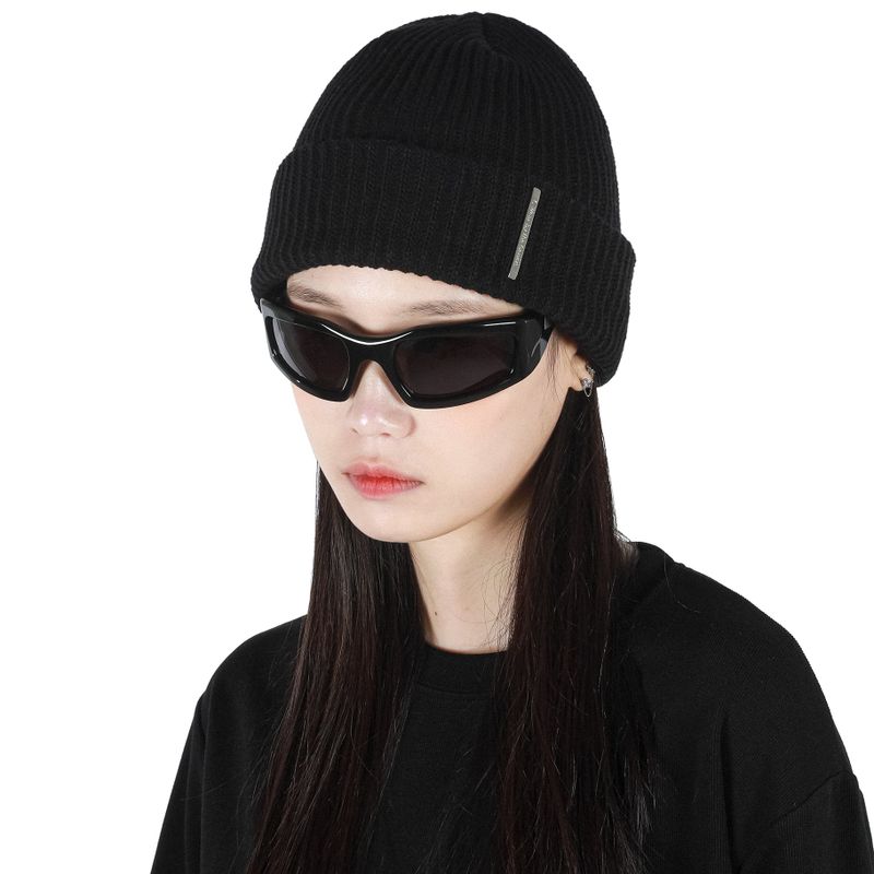 C Wear by the Genius（シーウェア バイザジーニアス）の「METAL LABEL BOLD KNIT BEANIE BLACK（Hats）」