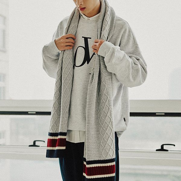 ROMANTIC CROWN（ロマンティッククラウン）の「CABLE KNIT LOGO MUFFLER_LIGHT GREY（Fashion Accessories）」