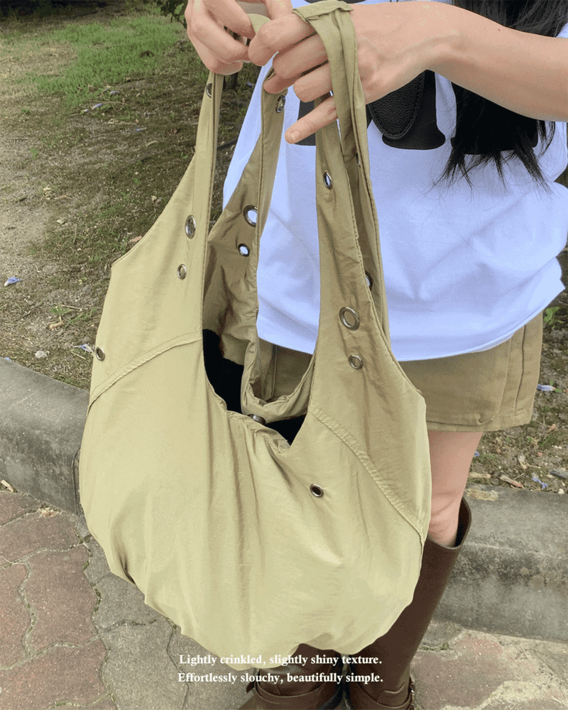 GUSTA（グスタ）の「Sei Rustling Glossy Nylon Hobo Bag (4 colors)（Bags）」
