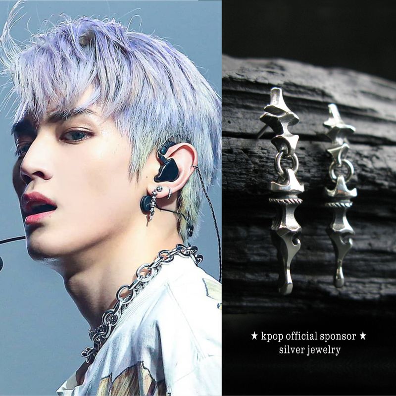 Main gauche silver earring