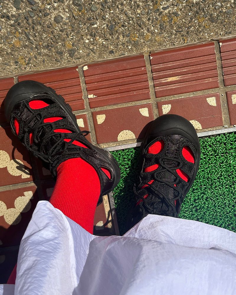 Go-core Slit Sandals Sneakers