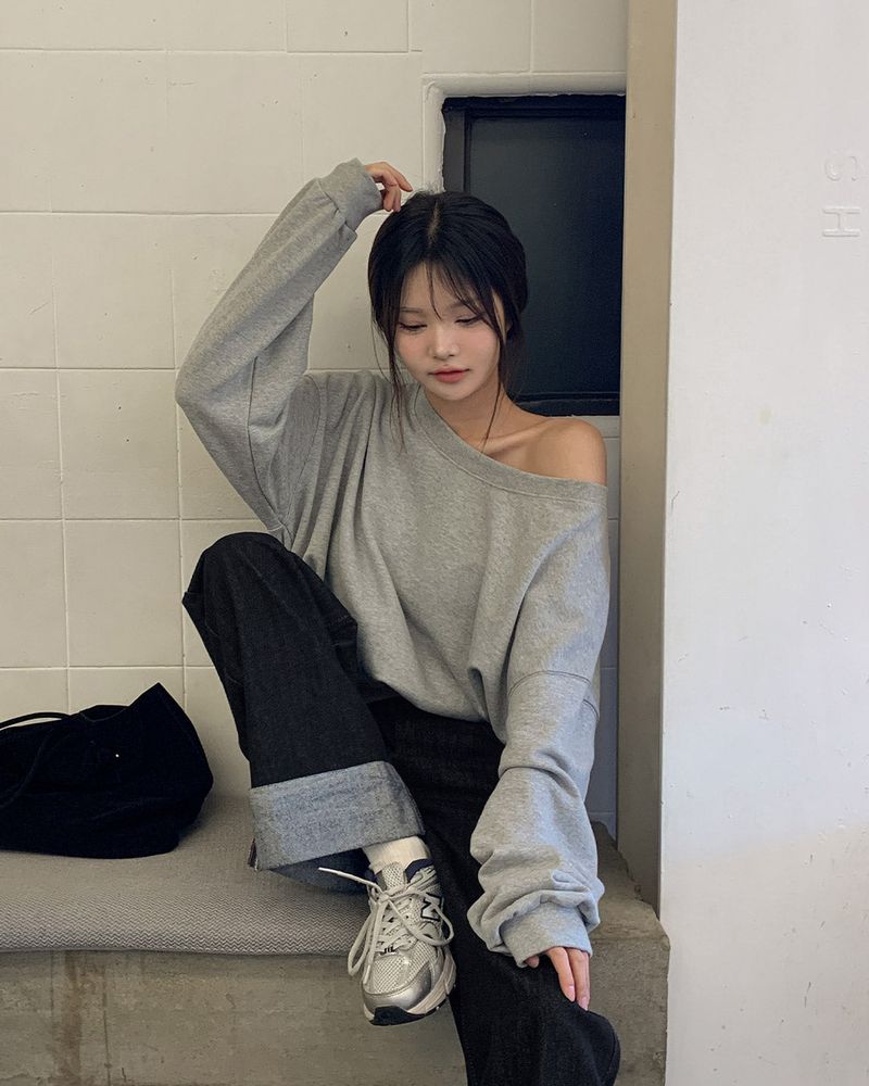 MAYBINS(メイビンス)の「 Kya off-shoulder man-to-man(Tops)」
