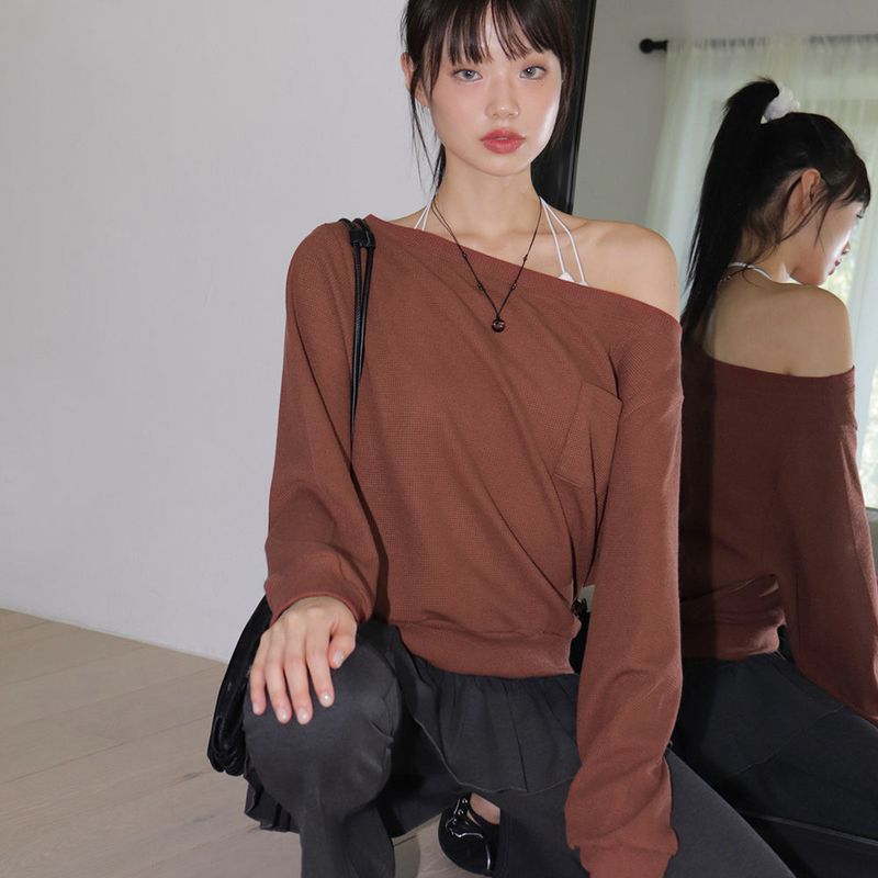 Kento waffle pocket off-shoulder sweatshirt