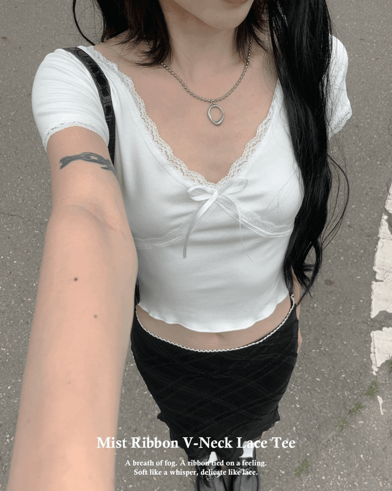 GUSTA（グスタ）の「🤍Mist Ribbon Lace V-neck Short Sleeve T-shirt (2 colors)（Tops）」