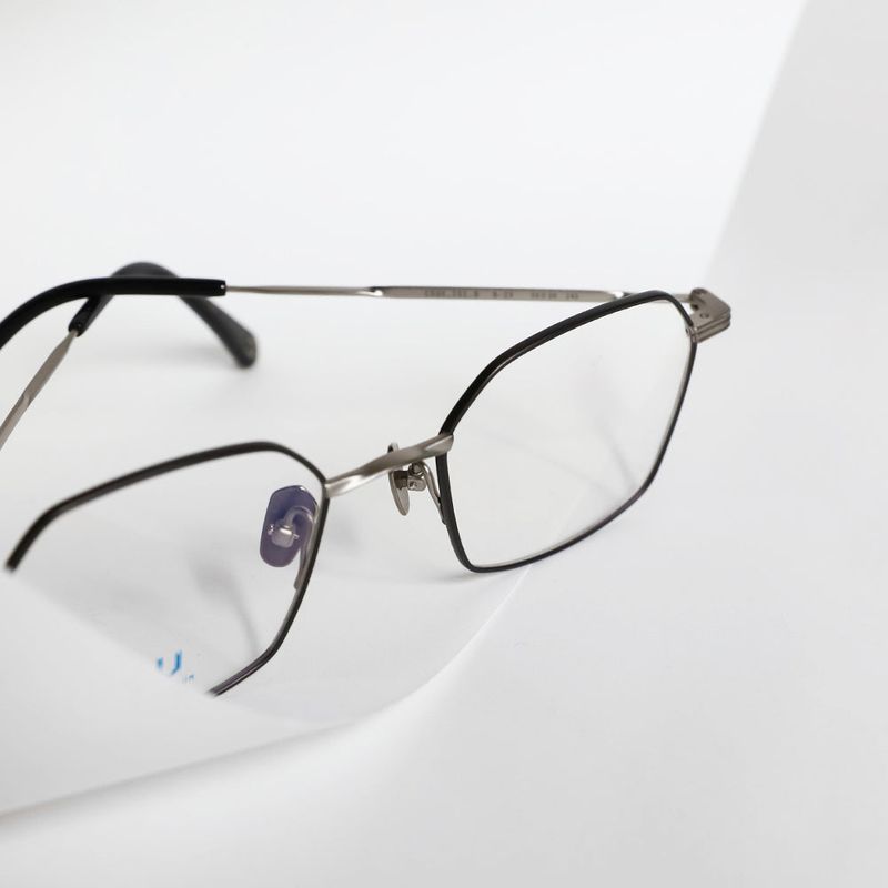 Knouun Square titanium glasses CODE. 101. B Sizzy Silver