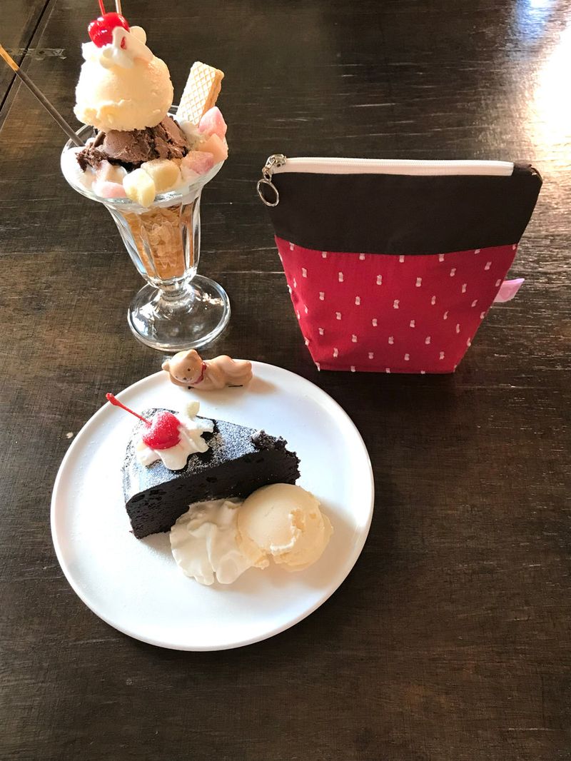 choco love berry pouch / 2 colors