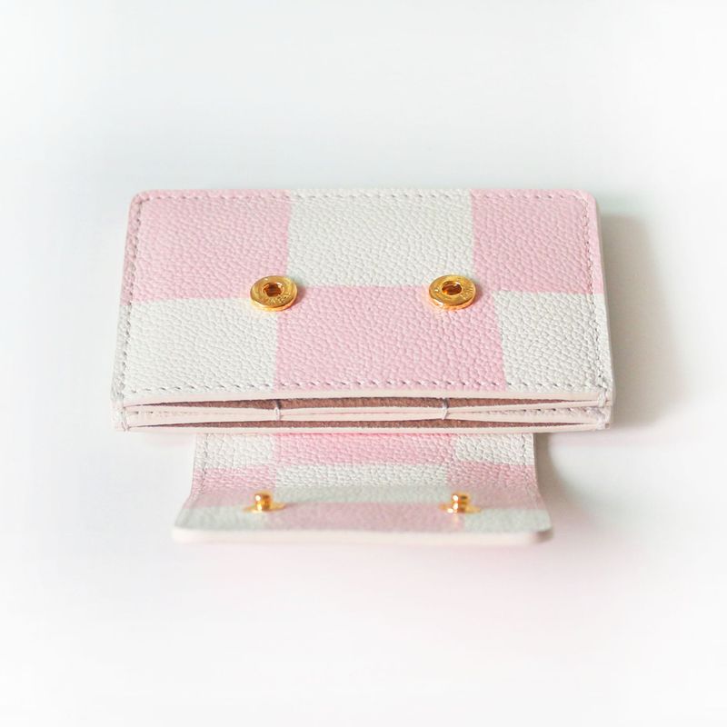 shape of' wallet - pink check