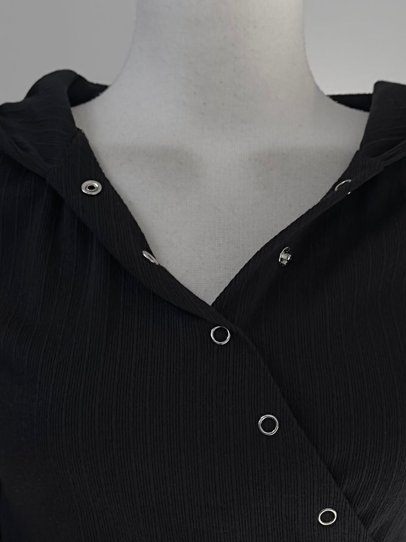 all cleat snap-wrap hooded T