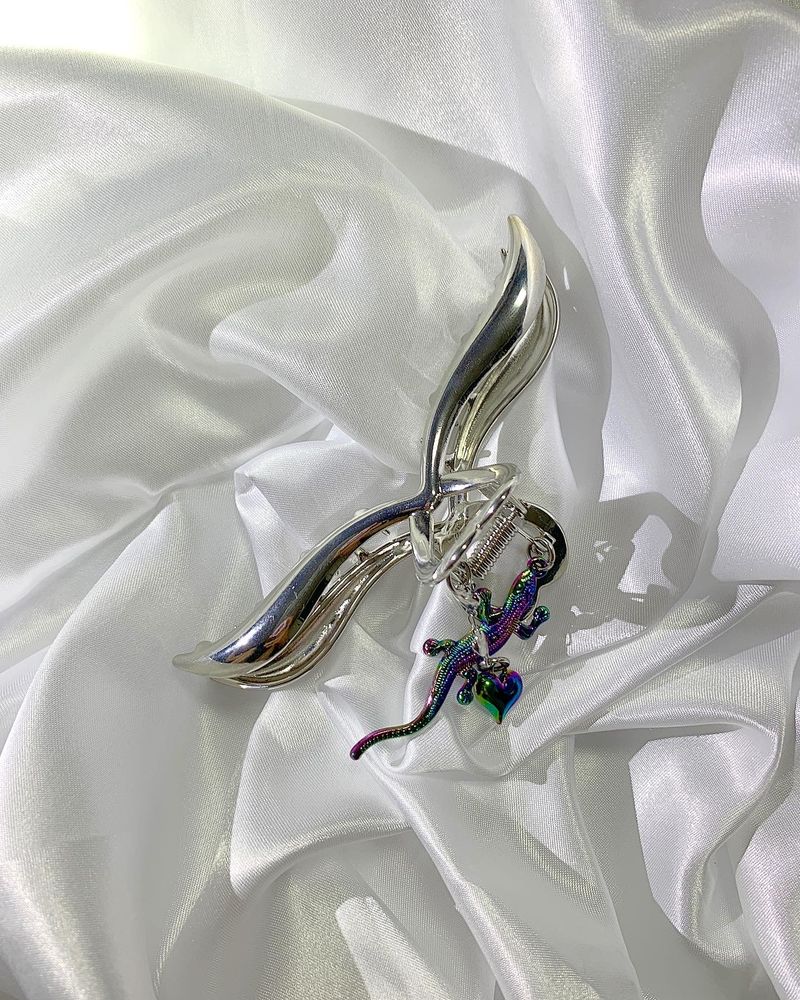 Rainbow lizard heart Hairpin