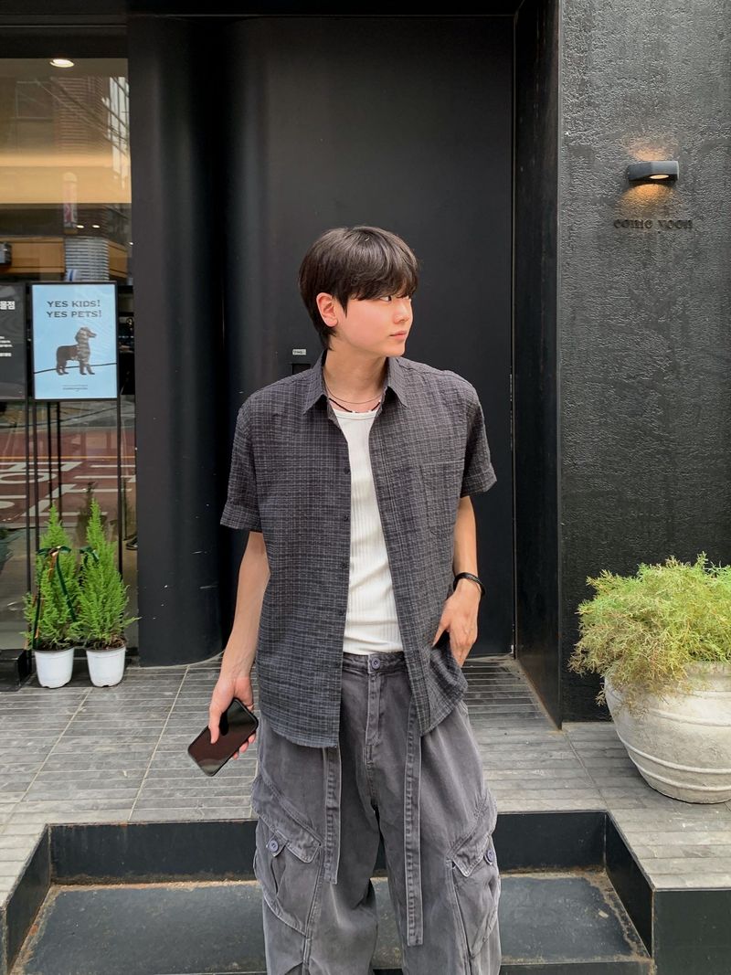 WHAT A LOOK（ワット ア ルック）の「Mono Embossed チェック半袖シャツ（トップス）」
