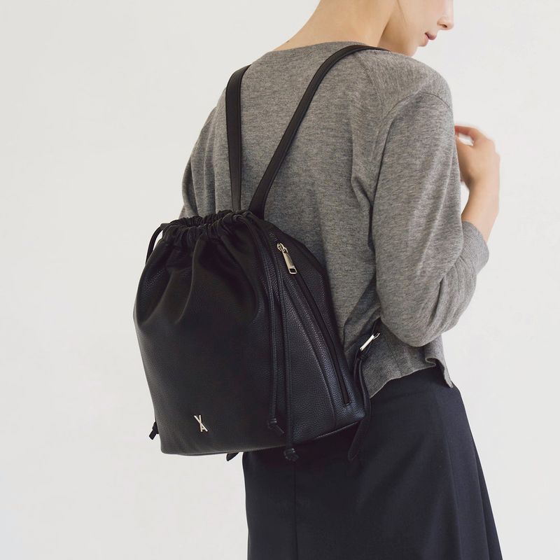 VARZAR（バザール）の「Sele Drawstring Backpack Medium Black（Bags）」