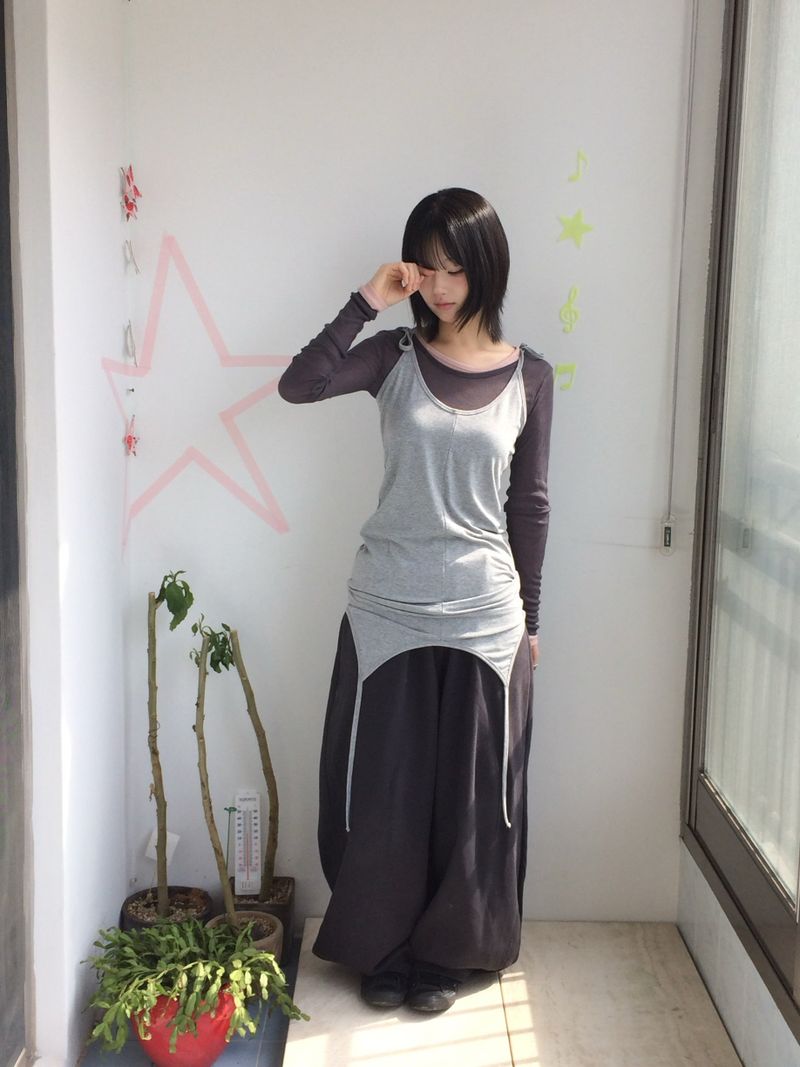 loose-fit strap sleeveless