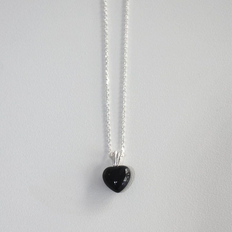 LEAF BLACK ONYX HEART NECKLACE (SILVER)