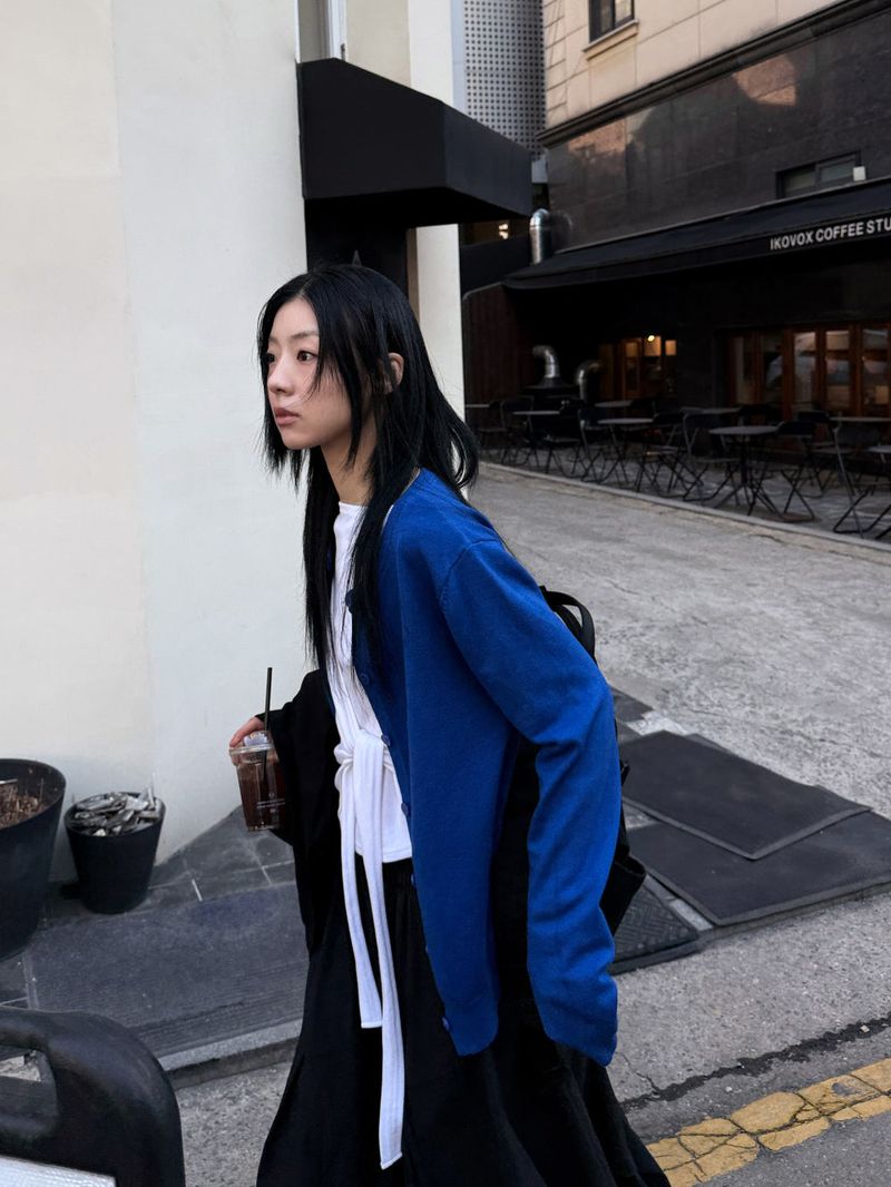  SHOULDER-HOLE WRAP TOP
