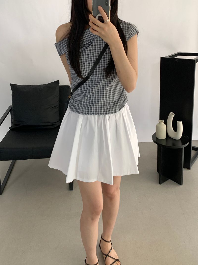 Barrier flare mini skirt