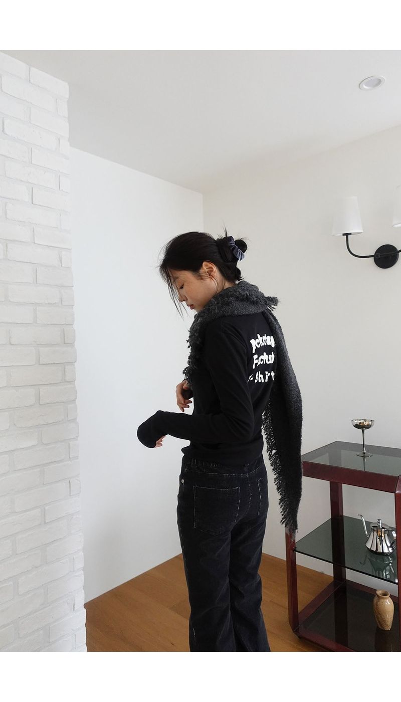 BACK typo sleeve top
