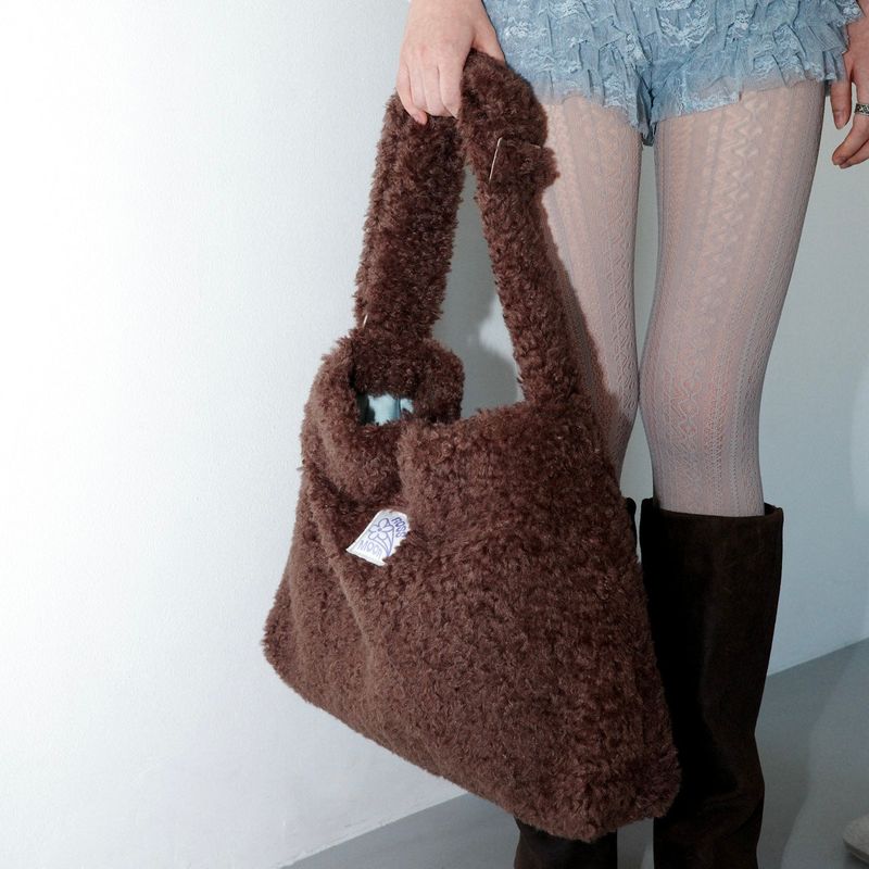 ROSSMOOR（ロスムーア）の「Teddy fluffy big bag _ dark brown（Bags）」