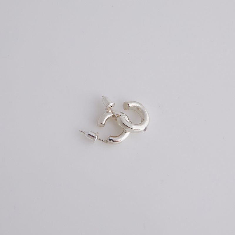 tidy round shaped earring