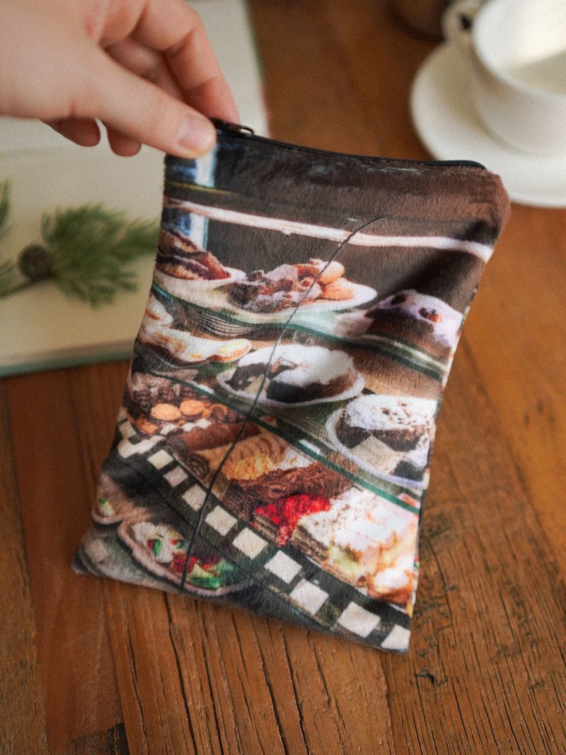 winter cake pouch